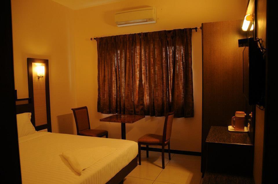 Hotel Viswas Tirupur Szoba fotó